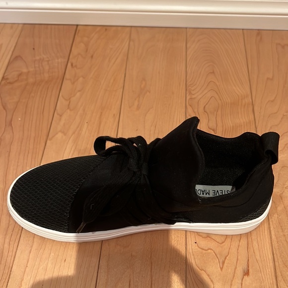 Steve Madden slip on black size 7 worn once - Picture 2 of 4